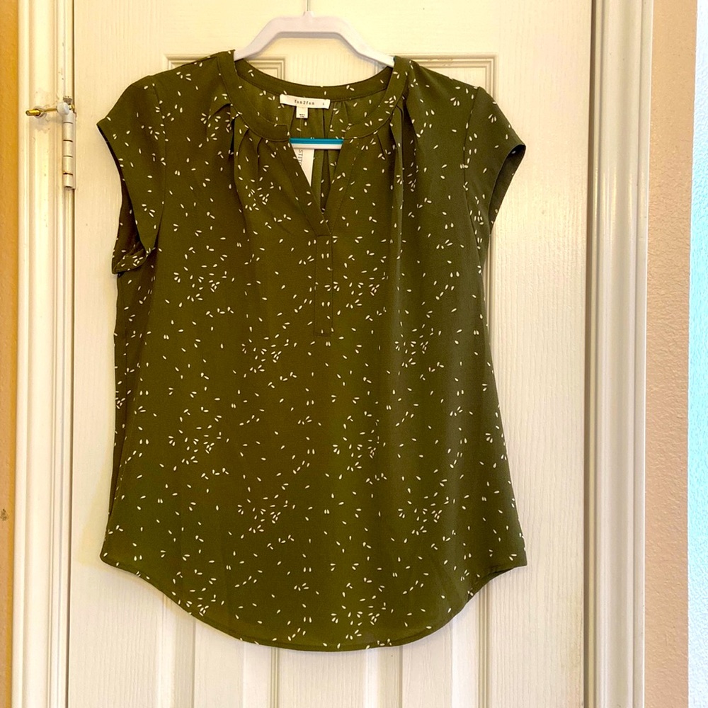 Green short sleeve Blouse.